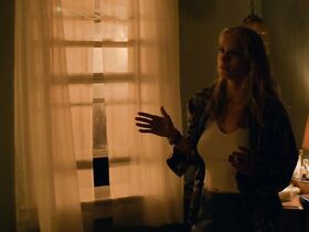 Элиз Левек голая, Ливен Рамбин секси – Опасный здоровяк (2020) #6