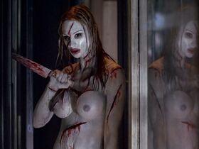 Шона Лойер голая – Тринадцать привидений (2001)