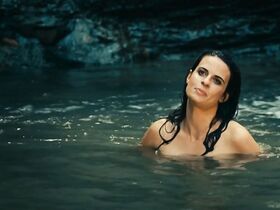 Зузана Фиалова голая – Клубничное вино (2008)