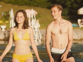 Соня Герхардт секси – Honey Girls s01e03 (2017)