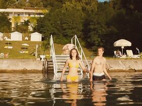 Соня Герхардт секси – Honey Girls s01e03 (2017) #2