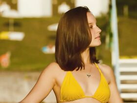 Соня Герхардт секси – Honey Girls s01e03 (2017) #4