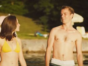 Соня Герхардт секси – Honey Girls s01e03 (2017) #6