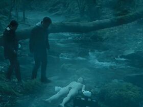 Марта Этура голая, Валерия Салседо голая – Невидимый страж (2017) #2