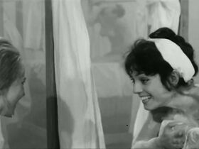 Соня Валентова голая, Ярослава Обермайерова голая – Молот ведьм (1969) #10