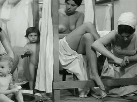 Соня Валентова голая, Ярослава Обермайерова голая – Молот ведьм (1969) #11