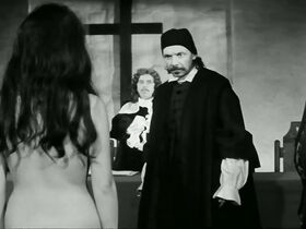 Соня Валентова голая, Ярослава Обермайерова голая – Молот ведьм (1969) #15