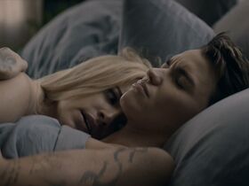 Руби Роуз секси, Бриэнн Хауи секси – Бэтвумен s01e04 (2019) #9