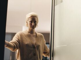 Мерл Васмут секси, Лена Кленке голая, Лена Урцендовски секси – Не пытайтесь это повторить s02e01-02 (2020) #2