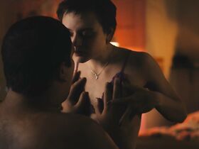 Мерл Васмут секси, Лена Кленке голая, Лена Урцендовски секси – Не пытайтесь это повторить s02e01-02 (2020) #7