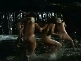 Вероника Канская голая, Катерина Лойдова голая, Петра Пышова секси – Солнце, сено, эротика (1991) #10