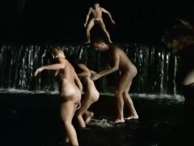 Вероника Канская голая, Катерина Лойдова голая, Петра Пышова секси – Солнце, сено, эротика (1991) #7