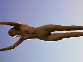 Робин Адамсон голая, Анна Ганн голая, Мэри Стинберген секси – Ничей ребенок (2001)