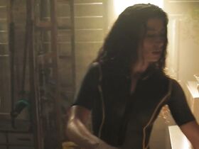 Таня Рэймонд секси – Глубокое синее море 3 (2020) #2