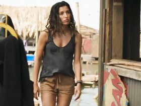 Таня Рэймонд секси – Глубокое синее море 3 (2020) #20