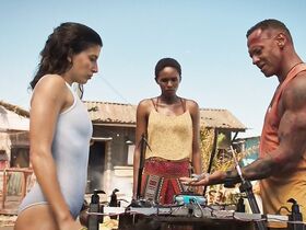 Таня Рэймонд секси – Глубокое синее море 3 (2020) #29