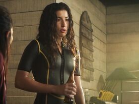 Таня Рэймонд секси – Глубокое синее море 3 (2020) #5