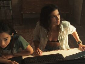 Таня Рэймонд секси – Глубокое синее море 3 (2020) #6