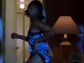 Ким Портер секси, Гэбриэл Юнион секси, Сьюзэн Дэлиан секси, Тамала Джонс секси, Джули Бенц секси – Братья (2001)