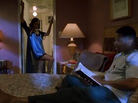 Ким Портер секси, Гэбриэл Юнион секси, Сьюзэн Дэлиан секси, Тамала Джонс секси, Джули Бенц секси – Братья (2001) #13