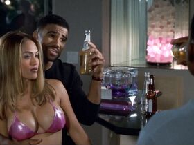 Ким Портер секси, Гэбриэл Юнион секси, Сьюзэн Дэлиан секси, Тамала Джонс секси, Джули Бенц секси – Братья (2001) #24