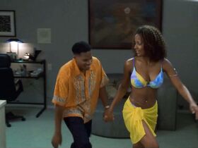 Ким Портер секси, Гэбриэл Юнион секси, Сьюзэн Дэлиан секси, Тамала Джонс секси, Джули Бенц секси – Братья (2001) #26