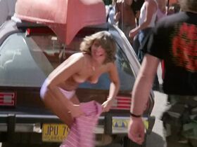 Пегги Трентини голая, Дженнифер Раньон секси, Лори Саттон голая – Вверх по течению (1984) #2