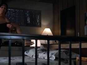 Тара Рид голая, Эмили Проктер голая – Обнаженные тела (1999) #18