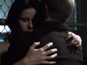 Тара Рид голая, Эмили Проктер голая – Обнаженные тела (1999) #9