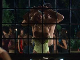 Николь Рэйберн голая, Изабелла Скорупко голая – Клуб «Кошечка» (2007) #12