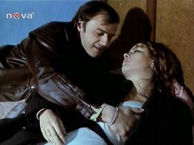 Зора Керова голая – Цепь (1981) #12