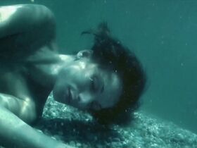 Зузана Каноч голая – Или, чёрт возьми... земля (2009) #11