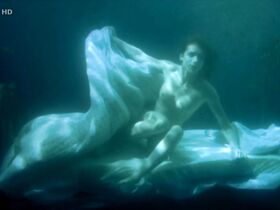 Зузана Каноч голая – Или, чёрт возьми... земля (2009) #16