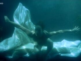 Зузана Каноч голая – Или, чёрт возьми... земля (2009) #17