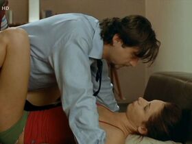 Зузана Каноч голая – Или, чёрт возьми... земля (2009) #6