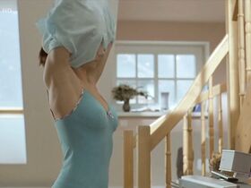 Зузана Каноч голая – Или, чёрт возьми... земля (2009) #9