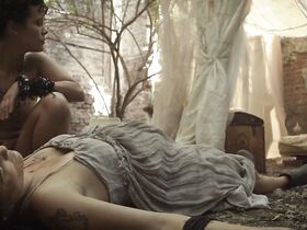 Джоана Гатис голая, Таисса Кавалканти голая – Soledad (2015) #13