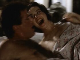 Изабелла Росселлини секси, Шон Янг секси – Кузены (1989) #3