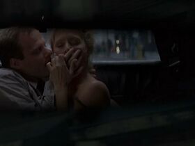 Энн Хеч голая – Форс-мажор (1998) #4