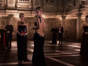 Беренис Марло голая, Джейми Рэй Ньюман секси, Оуи Рэй голая – Воображаемая реальность (2019) #12