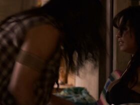 Беренис Марло голая, Джейми Рэй Ньюман секси, Оуи Рэй голая – Воображаемая реальность (2019) #3