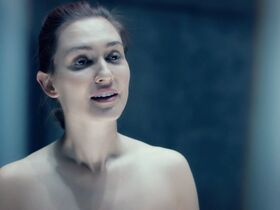 Кэтерин Баррелл голая, Доминик Провост-Чалкли голая – Вайнона Эрп s04e02 (2020) #2