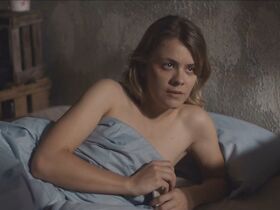 Даша Некрасова голая – Мягкость тел (2018) #18