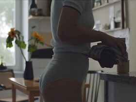 Даша Некрасова голая – Мягкость тел (2018) #3