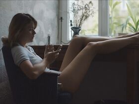 Даша Некрасова голая – Мягкость тел (2018) #4