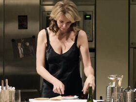 Ивана Хилкова секси – И у женщин есть свои дни (2011) #15