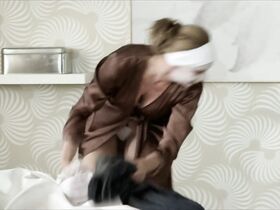 Ивана Хилкова секси – И у женщин есть свои дни (2011) #8