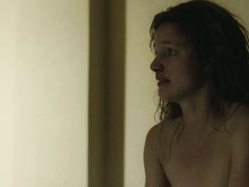 Лоранс Лебёф голая – Маленькая королева (2014) #11