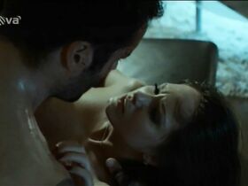 Михела Травничкова голая – Atentát s01e05 (2015) #3