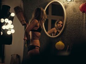 Ванесса Александр секси, Агата Кулеша секси – Хейтер (2020) #2